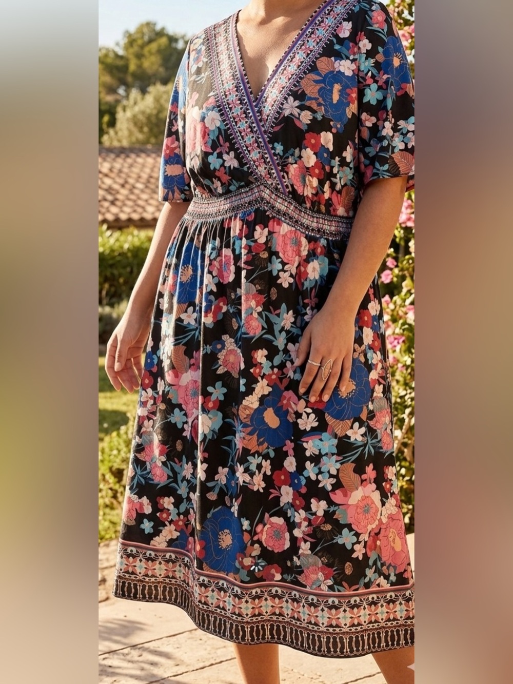Bloomchic V-Neck Dress Size 22-24